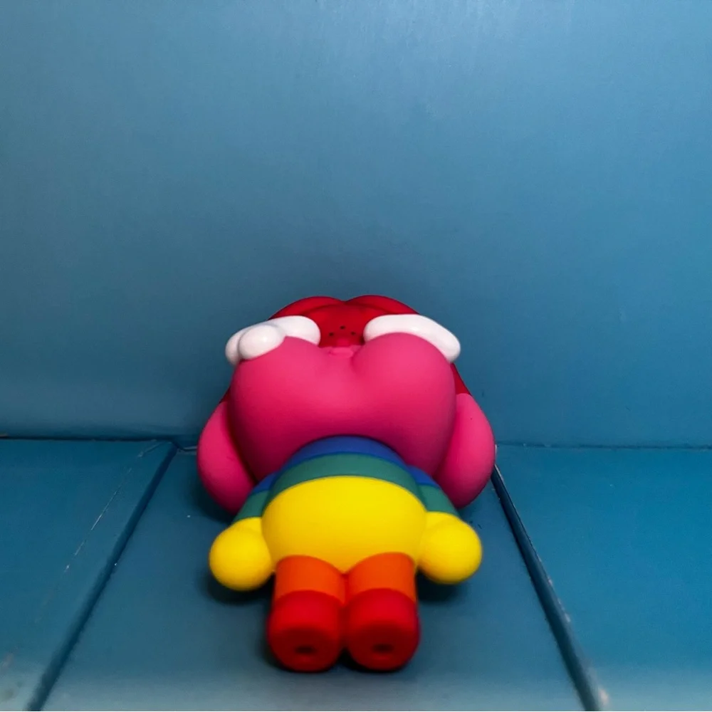 Pop Mart - Crybaby Crying Again - Love is Love Figure - Picture 6 of 11